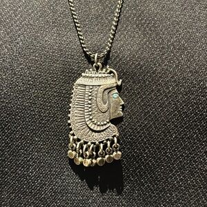 🌸Beautiful Egyptian pharaoh necklace gunmetal color. Hangs 14” ~ 2” pendant.